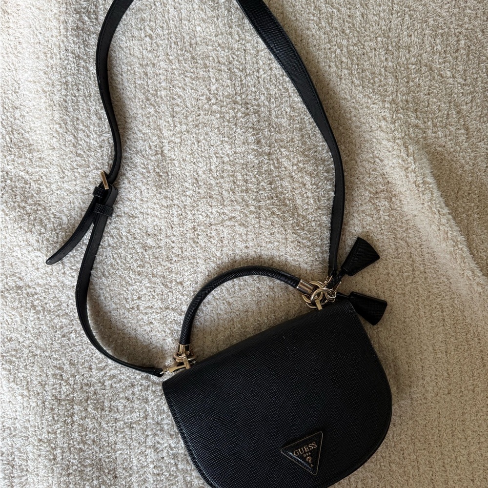 GUESS Elegant Black Crossbody Bag